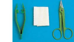SET PER RIMOZIONE SUTURE CONFEZIONATO IN BLISTER RIGIDO, CONTENENTE FORBICE, PINZA E GARZA - Farmacia Nuova Dr.ssa Gabriella Catellani