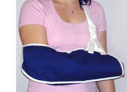 REGGIBRACCIO SEMPLICE MISURA GRANDE. CONSENTE L'IMMOBILIZZAZIONE IN POSIZIONE CORRETTA DEL BRACCIO NEI CASI DI SLOGATURE, TRAUMI ED INGESSATURE. CON IMBOTTITURA PER APPOGGIO MANO - Farmacia Nuova Dr.ssa Gabriella Catellani