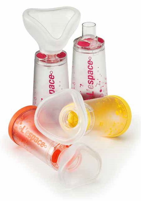 CAMERA DISTANZIATRICE PER EROGATORI SPRAY PREDOSATI L'ESPACE 220ML PER ADULTI SPAZIO MORTO 88ML CON MASCHERA VALVOLA INSPIRAZIONE 2 VALVOLE ESPIRAZIONE CODICE COLORE MAGENTA - Farmacia Nuova Dr.ssa Gabriella Catellani
